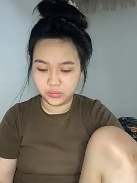 Almira6868 🈚 free live cam