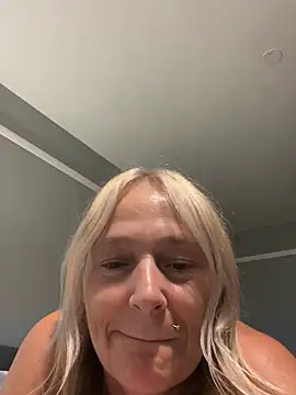 Blondnboujee53