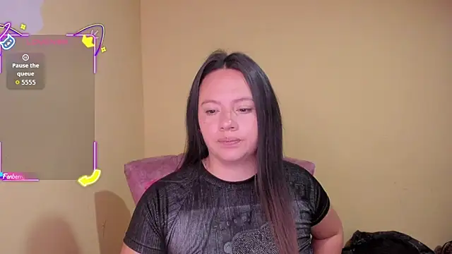 lauraguzman live cam on StripChat