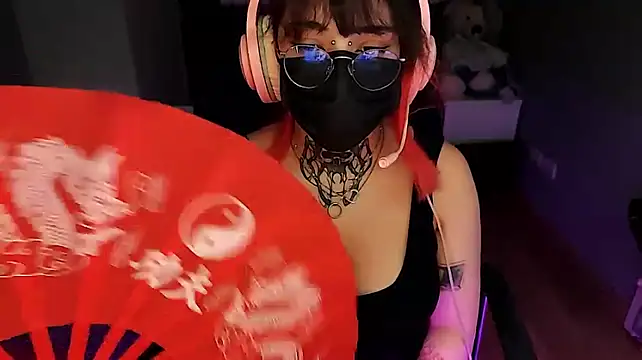 Lucyiy_ live cam on StripChat