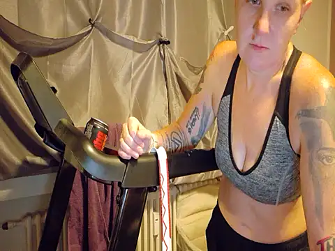wetgerman_2 (F milf) - BBC Dildo in Pussy.