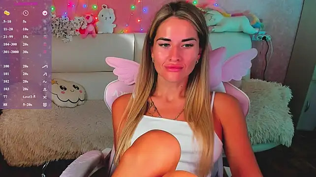 hotty_girls_here live cam on StripChat