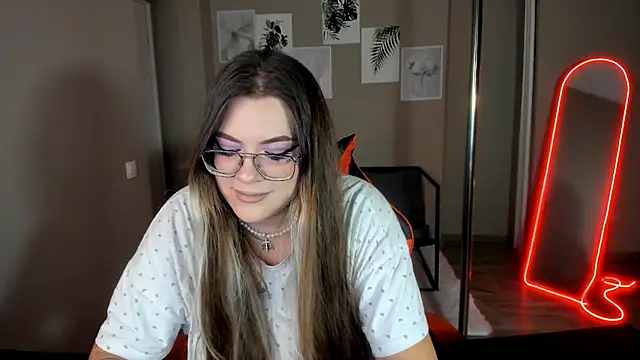 MiraTorson live cam on StripChat