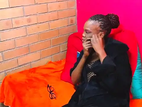 silkyeboni live cam on StripChat