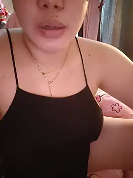 Sexy_Sweetiee live cam on StripChat
