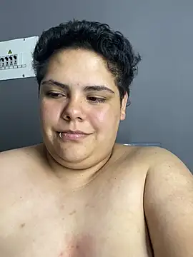 Hailey_Curvy