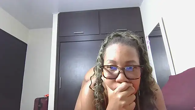 megan-hotxx webcam