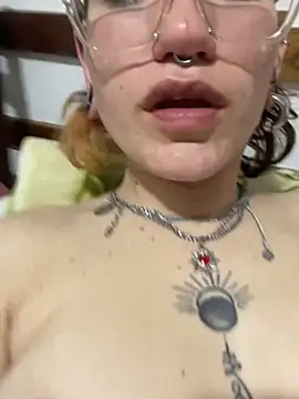 ladyaura_ webcam