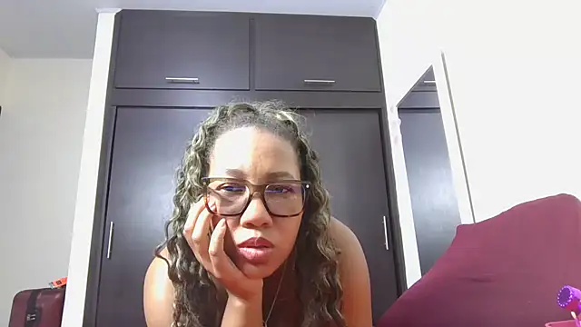 megan-hotxx webcam
