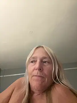 Blondnboujee53