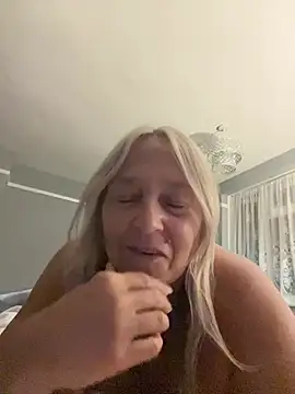 Blondnboujee53