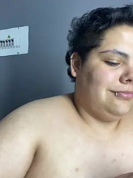 Hailey_Curvy