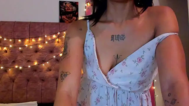 Mia_miel69 webcam