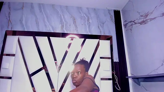 ebony_valentina live cam on StripChat