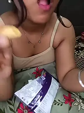 blacky_bby (F young) - Show Boobs