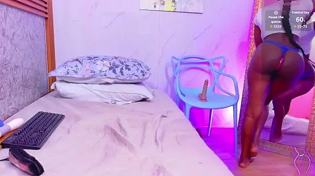 petitelittleebony