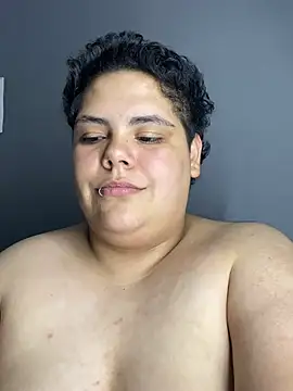 Hailey_Curvy live cam on StripChat
