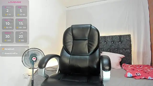 Nanaa_snow live cam on StripChat
