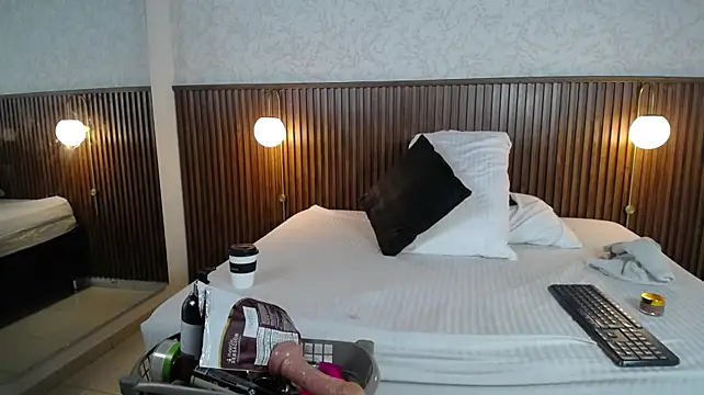 Ariana_Wayne live cam on StripChat