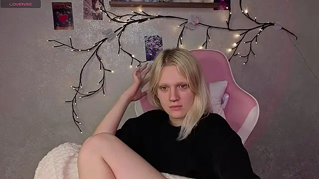Lilly_Jhonass live cam on StripChat