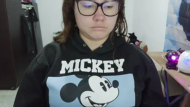 curly_greeneyed webcam