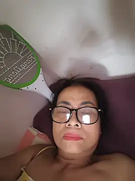 Hotestlove live cam on StripChat