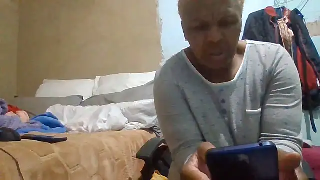 Nicky52 live cam on StripChat
