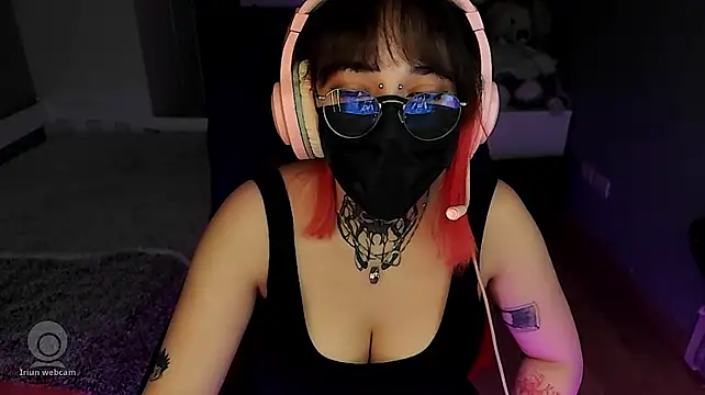 Lucyiy_ live cam on StripChat