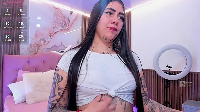 Kiara_tay live cam on StripChat