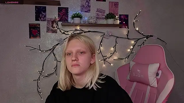 Lilly_Jhonass live cam on StripChat