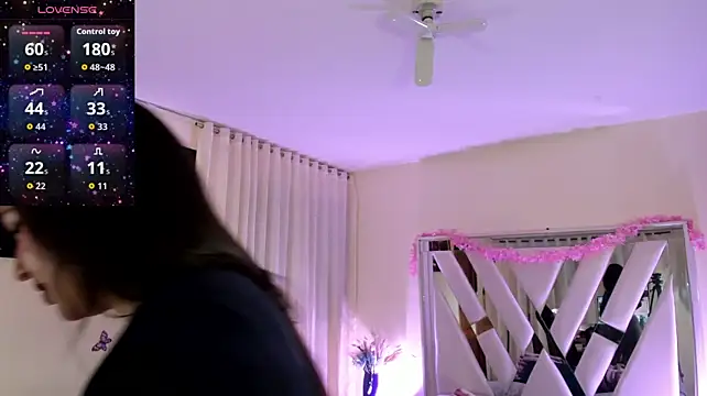 emma_evanss22 live cam on StripChat