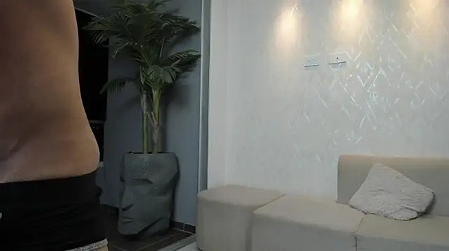 Thiago_moretti live cam on StripChat