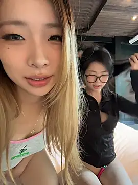 xiaozz-001 live cam on StripChat