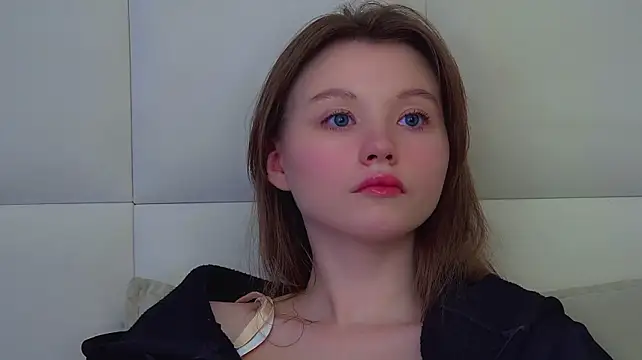KeiraAsti live cam on StripChat