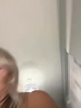 Blondnboujee53