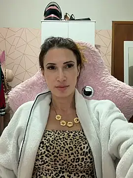 Irresistible37 webcam