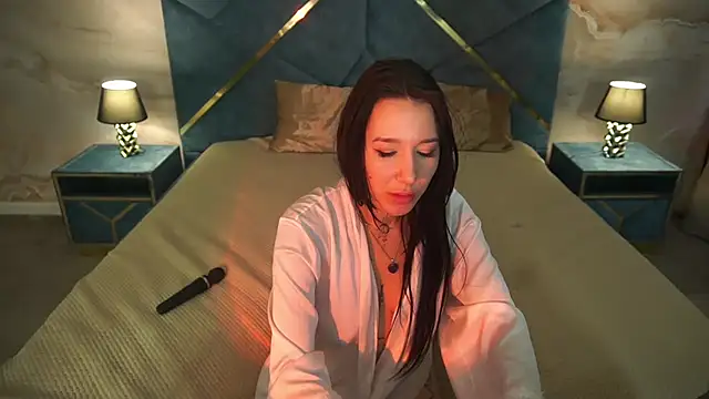 NikkiGoldSide
