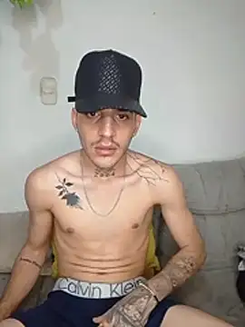 MaxHornyLatin