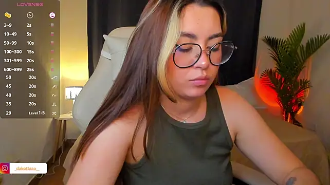 dakottaa_ live cam on StripChat