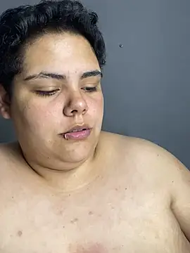 Hailey_Curvy