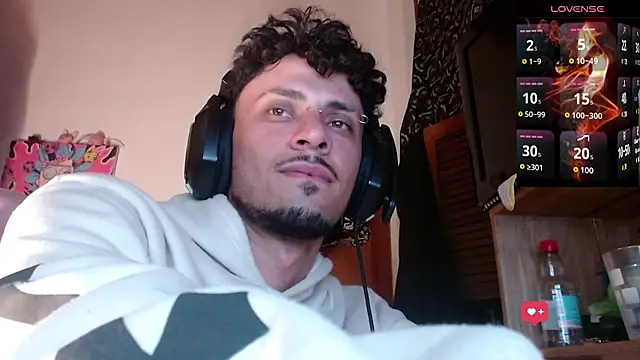 Apolo_S live cam on StripChat