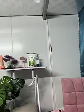 Nana-19 live cam on StripChat