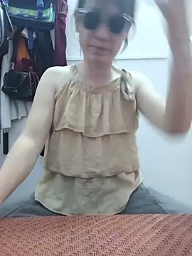 Bong_Hoa live cam on StripChat