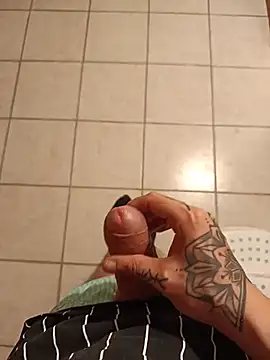 YoungDick25 live cam on StripChat