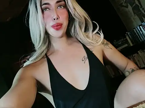 prettybushy live cam on StripChat