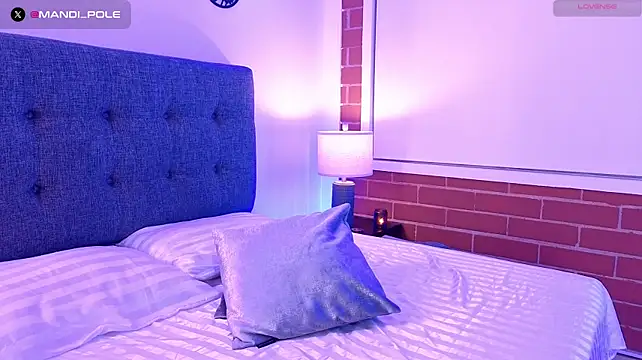 mandi4pole_ live cam on StripChat