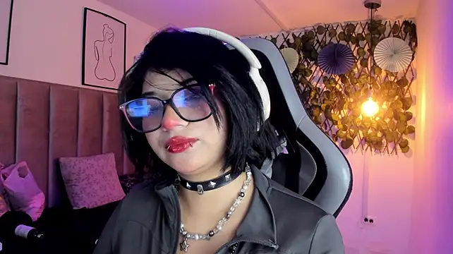 Kitty_Gang live cam on StripChat