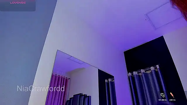 NiaCrawfordd live cam on StripChat