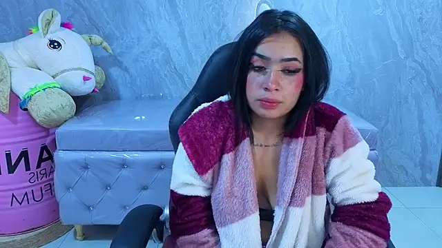 bratz_a live cam on StripChat