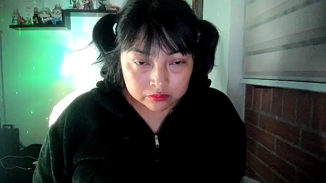 Shaddycute_ live cam on StripChat